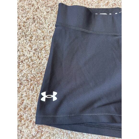 Under Armour shorts size medium,  Black & stretchy - Picture 5 of 6